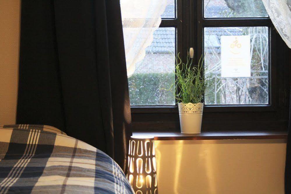 Au Petit Dragon Bed & Breakfast Mons Exterior photo